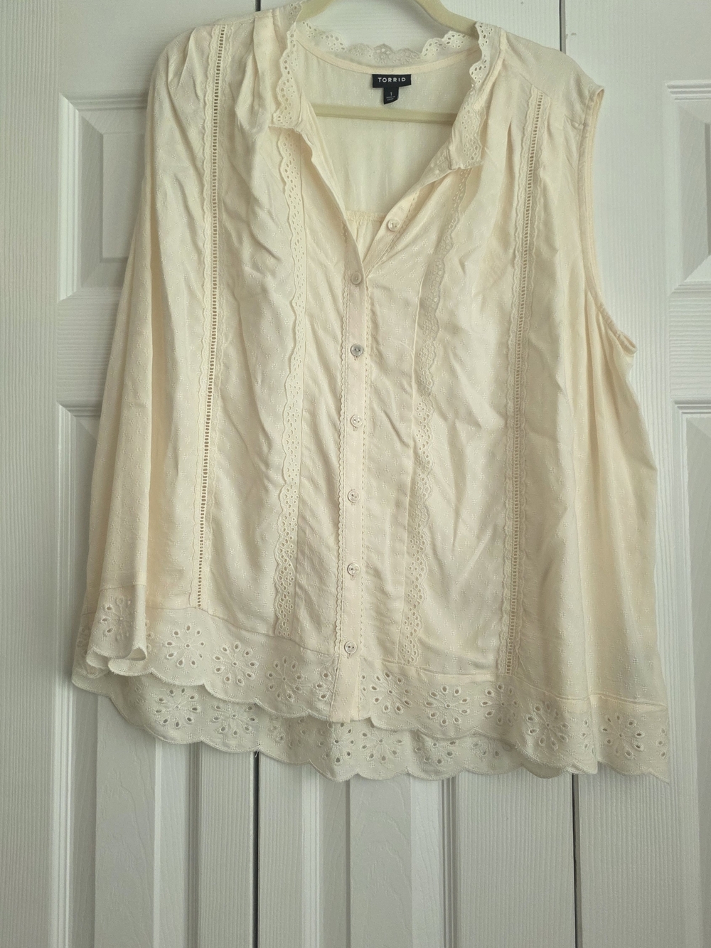 Torrid Cream Lace-Trim Button Front Sleeveless Blouse Size 1x NWOT